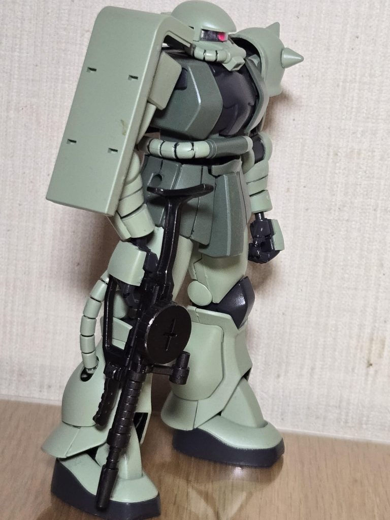 サイドから。マシンガンは鉄らしさを出したくて黒鉄色にしました。本体は基本色を全塗装しました。