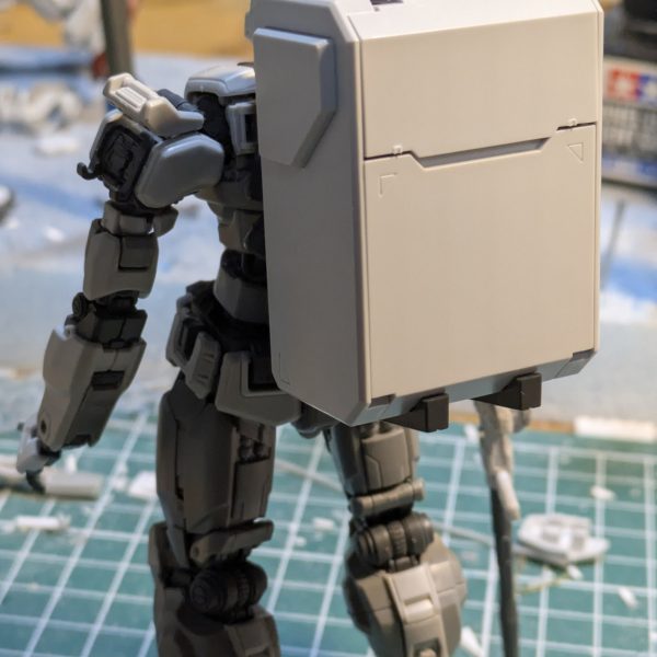EXに陸ガンのコンテナ付けてみましたが、まさかの無加工でシンデレラフィットでした🤣バンダイの設計者さん、もしかして想定されてたのかな！？🤔(gundam-kao6)加工の手間が少し省けて嬉しいです😊EXの陸ガン化、工作フェイズは7割ぐらいまで来ました(gandam-hand2)（4枚目）