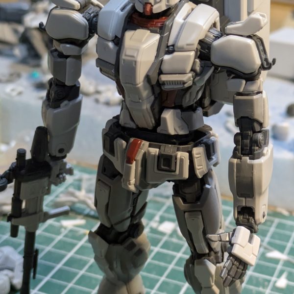 EXに陸ガンのコンテナ付けてみましたが、まさかの無加工でシンデレラフィットでした🤣バンダイの設計者さん、もしかして想定されてたのかな！？🤔(gundam-kao6)加工の手間が少し省けて嬉しいです😊EXの陸ガン化、工作フェイズは7割ぐらいまで来ました(gandam-hand2)（5枚目）