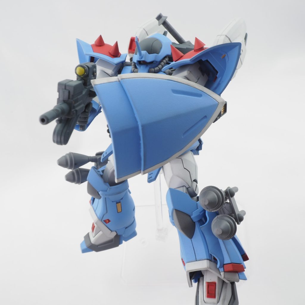 でも途中で気付いたんです。あれ?これまんまアクトザク(マレット機)と同じ装備じゃね?と…ということで差別化のため、シールドはセパレートで二重構造にしてみました。