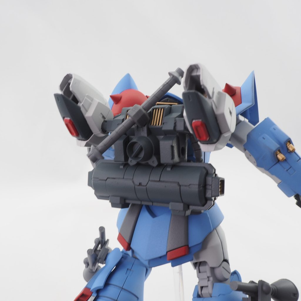 曲線的なデザインがジオン的?に感じたので、キャリバーンのスラスターを流用バックパックは30MMのものですね。便利