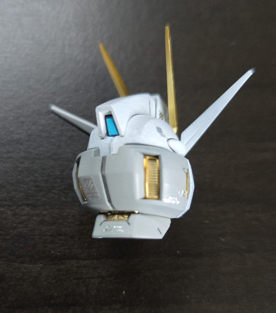 襟足のゴールドも塗ってみました。