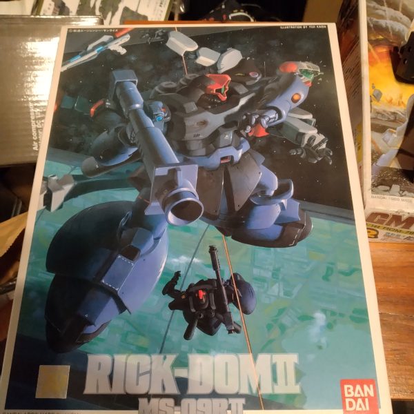 至る所のデザインがリック・ドムⅡなのに、普通のドムと言い張ってるこいつも作ってます。ゲーム本編中、屈指の強敵…！新旧ミキシング、ゲーム版カラーでいきます☺️（3枚目）