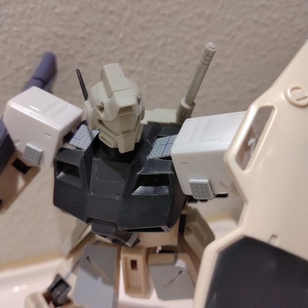 ・腹部3mm延長・フロントアーマー2mm延長1mm幅増し・太腿2mm短縮1mm幅増し・肩アーマーはイラストに合わせアレックスから流用最新キット風に肩口がせり上がる…アップで見れば旧キットとは思うまいて、ふふ腕がちょっと貧相な感じ、うーん🤔 （4枚目）