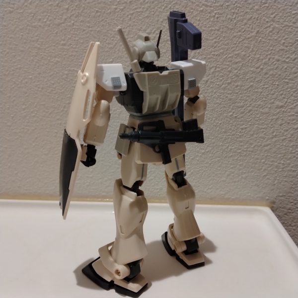 ・腹部3mm延長・フロントアーマー2mm延長1mm幅増し・太腿2mm短縮1mm幅増し・肩アーマーはイラストに合わせアレックスから流用最新キット風に肩口がせり上がる…アップで見れば旧キットとは思うまいて、ふふ腕がちょっと貧相な感じ、うーん🤔 （2枚目）