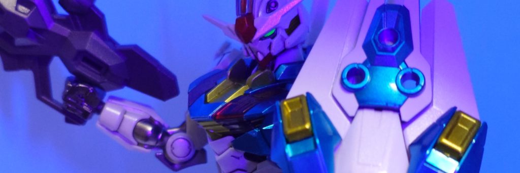 ツインアイはブラックライトにて光ります