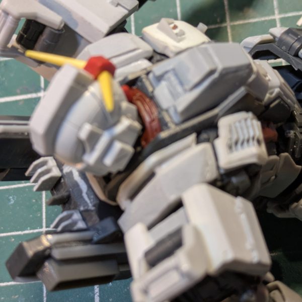 ネトフリガンダム(ガンダムEX)の陸ガン化改造しております🙋🏻でっかいランドセル背負わせました👍🏽元々のバックパックのデザインではバーニアの位置も大きさもなんか微妙だなぁと思ってたので、思い切って改造😊元々のネトフリガンダムのバーニアを無理くり付けました💦コンテナ背負ってても畳んでてもいい具合の向きに変えれます(gundam-kao6)ガンダムEXの陸ガン化まであともう少し💦💦（4枚目）