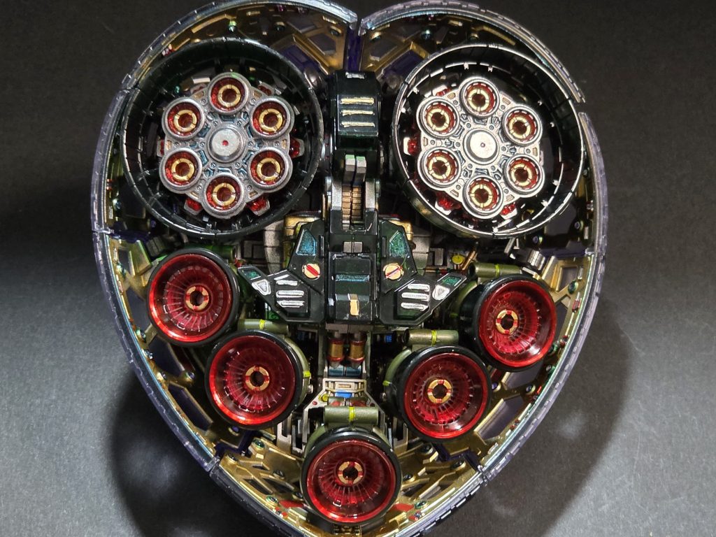 スラスタ－部分も細部までがんばってみた。スラスタ－取り付け部分の見えないところも塗り分けたり、スカートの内側をゴールドにしたのは映え狙い。