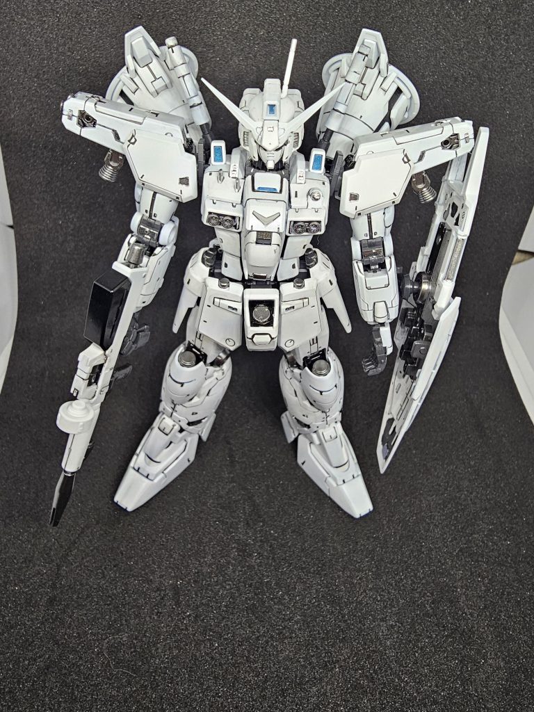 仕上げはクレオスのつや消しUVカットを使いました。