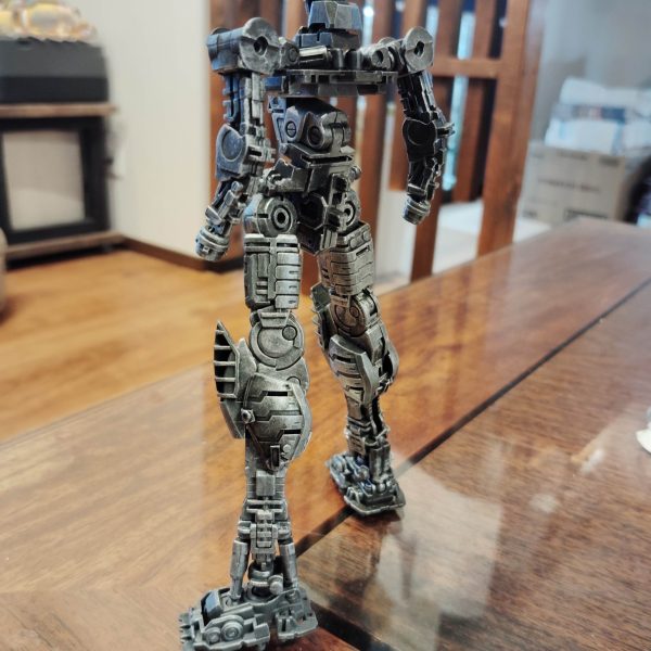 閲覧ありがとうございます！先日のジム•コマンドの続きです！内部フレームに色を付けてみましたガンメタルの上にドライブラシでシルバーを乗せてみましたが、金属感が出てよかったと思いますあまりにギラギラだったのでブラックのウェザリングカラーで質感を抑えましたほぼ、装甲で隠れちゃうんですけどね(泣)作成中にしか見れないレア画像として見てみて下さい細かくディテールがありもったいないくらいです外装の色付けをしていきます今日はここまでです（3枚目）