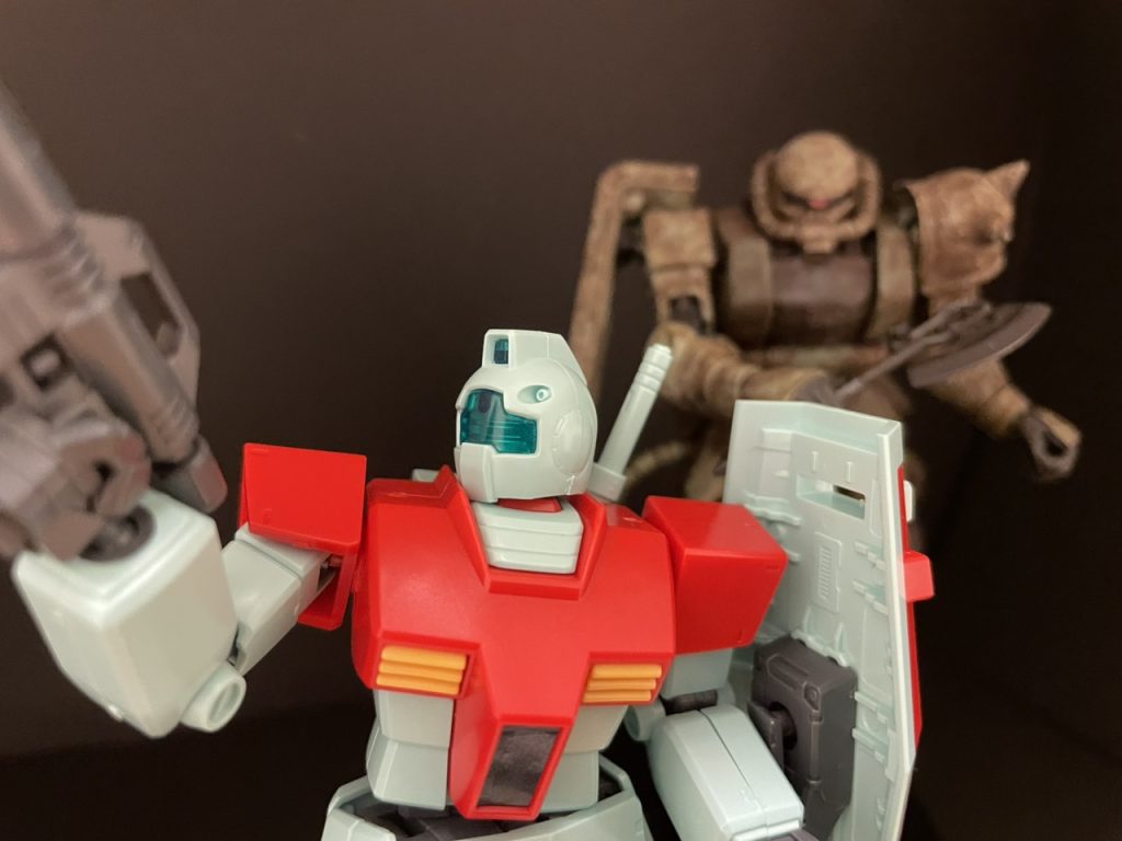 ジャブロー戦の終盤出撃直後のジムに襲いかかる！「この！ガンダムモドキがぁぁぁ！！」