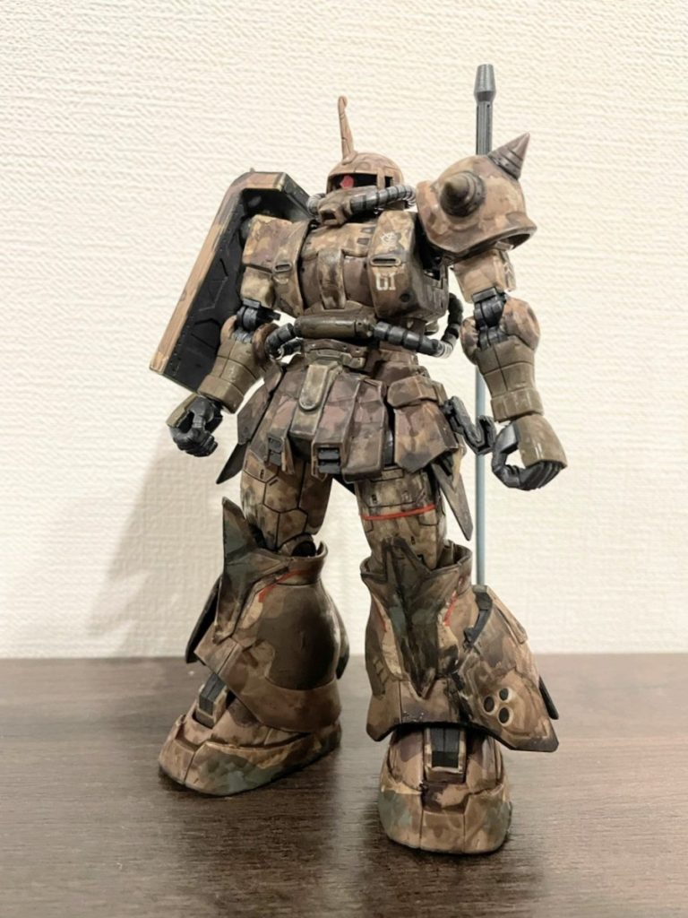 私は水転写デカールが苦手で、所々で切れたりグチャグチャに・・。その旨を会社の方に伝えたら「大丈夫だよ😊」と笑顔で受け取って頂けました。素人なので本当にごめんなさい🙇