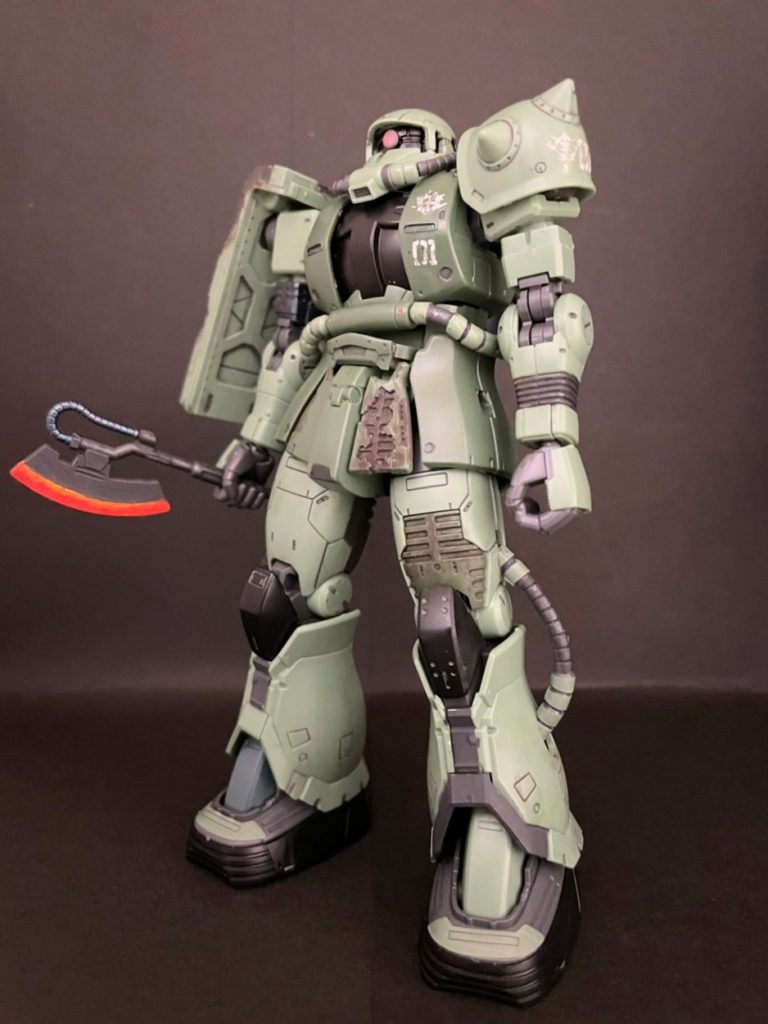 エグバ機を制作途中、お礼に「このザクをあげる」と未組立のドアンザクを頂けました🙌 ドアンザクも並行して制作。コチラは程よく汚しました。子供達が綺麗に洗っているかな?というイメージです。