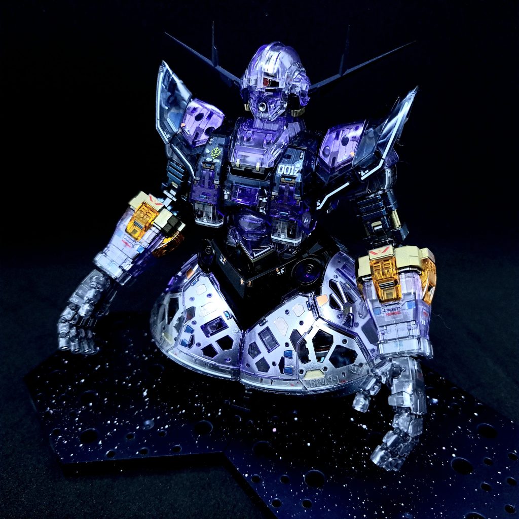 最初は内部フレームの塗装とアクリル塗料で部分塗装をし、クリアパーツはトップコートのみの予定でしたが…部分塗装をどうするか、たくさんの方の作品を参考に見ているうちに磨きたくなってしまい超音波洗浄機を導入することになりました笑塗り分けがきれいじゃない箇所もありますが楽しかったんでよし!!