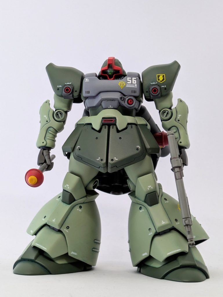 今回塗装は缶スプレーで。タミヤのフィールドグレーとクレオスのMSグリーンです。