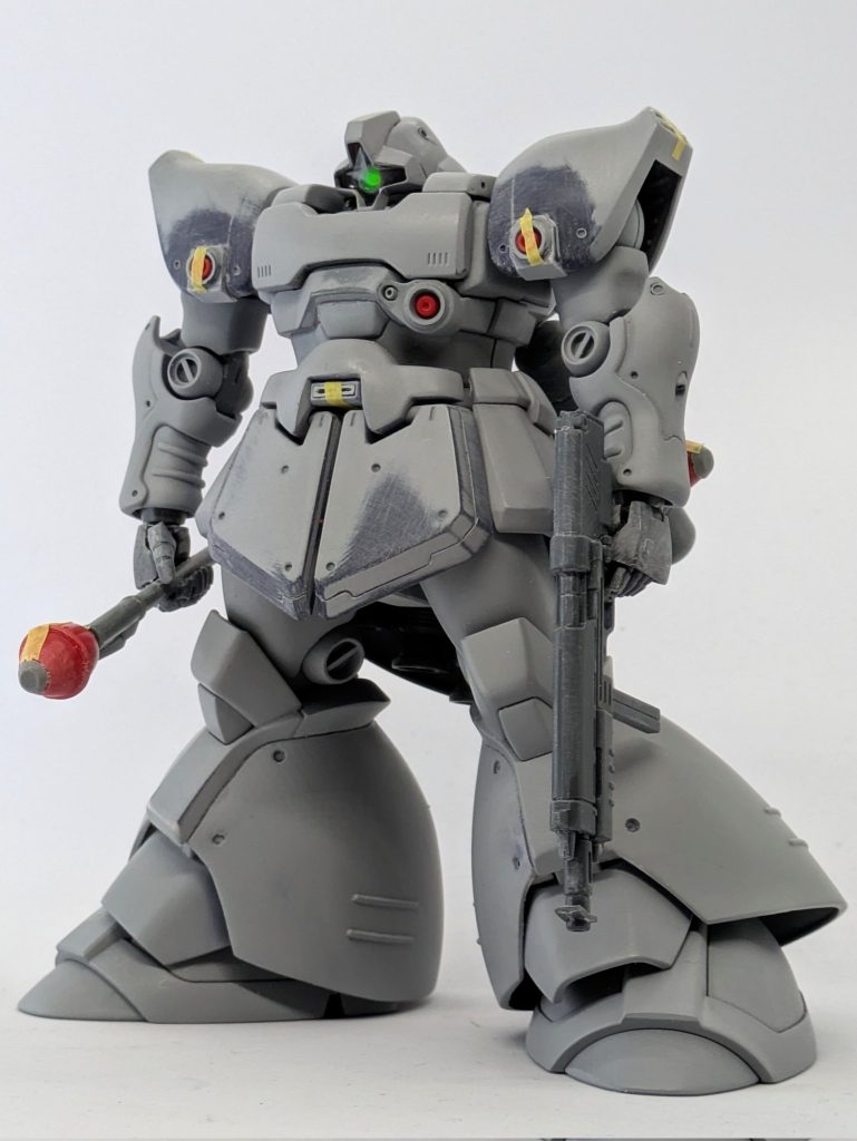 プロポーションの基本工作に加えて、モノアイガードのラインを変えたりなんやらした塗装直前の状態。