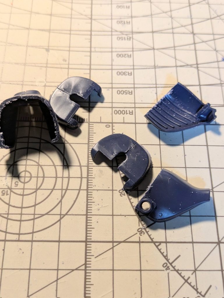 肩のらっきょが自己主張強すぎるので、左右で幅詰め。その後らっきょの先端も詰めています。