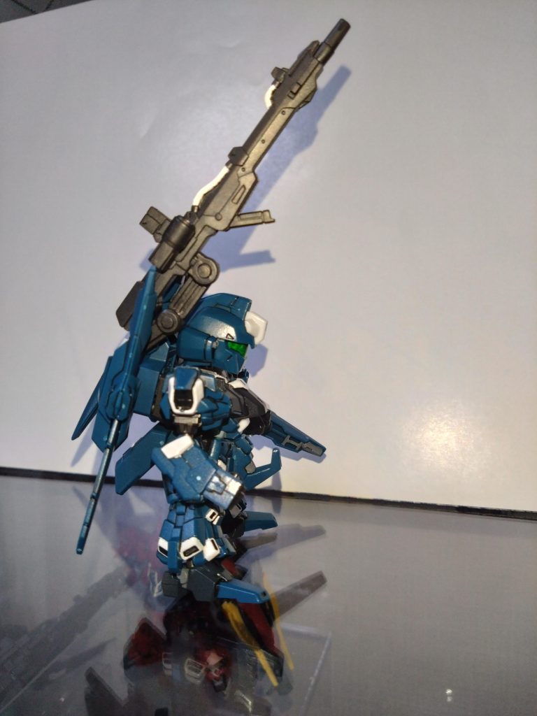 水性ホビーカラーはグレー、ミディアムブルー、ライトブルー、ネイビーブルー、ホワイト等、エナメル塗料のブラックも使用しました。