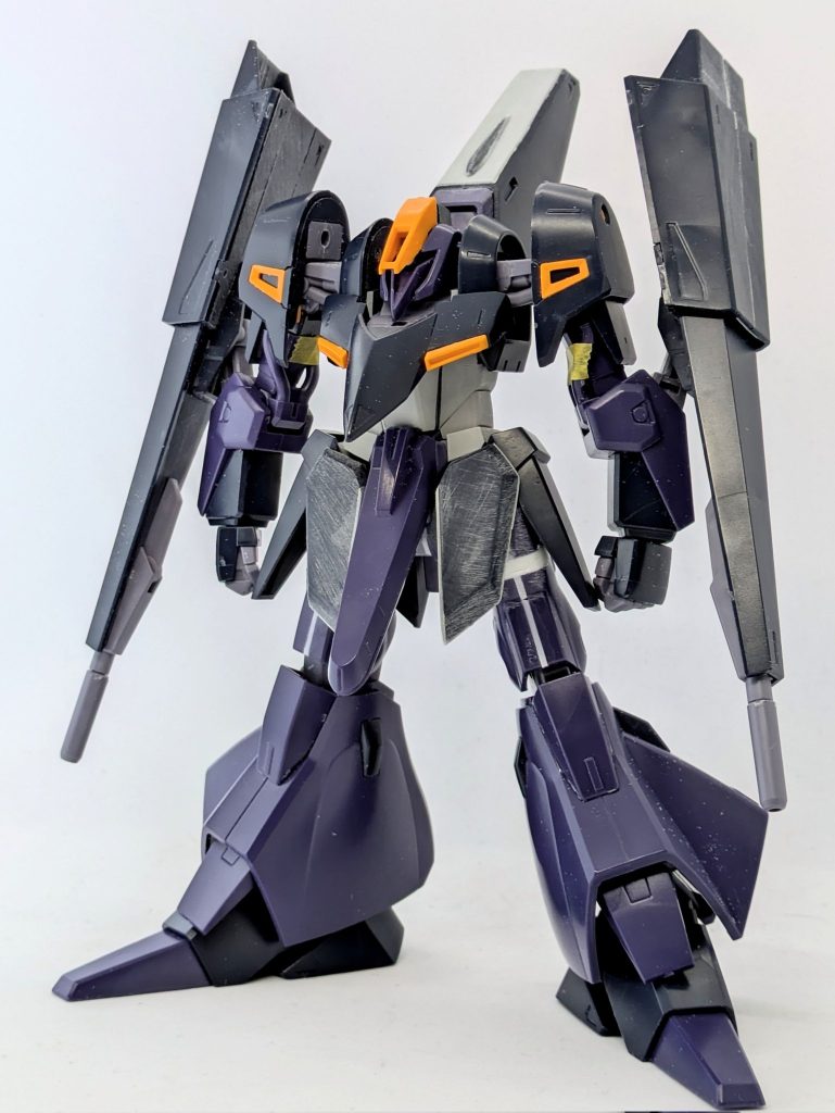 物足りないので骨盤を広げウェストまわりをプラ材を貼ってボリュームアップ。