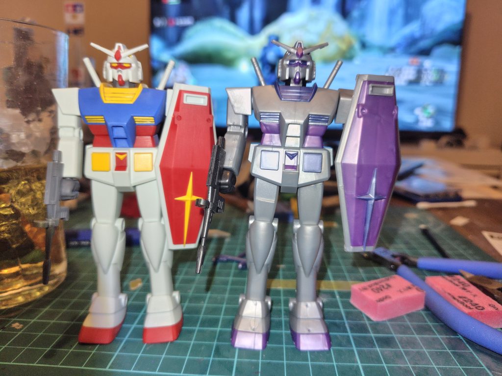 ↑塗装前↑塗装前メタリックカラーのせいかヒケが多すぎて流石に（；＾ω＾）ゲート跡も消せないしメタリックカラーはアンダーゲートじゃないとキットとして厳しいですね