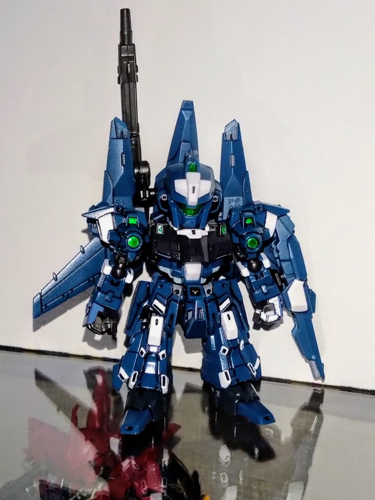 水性ホビーカラーを筆塗りで部分塗装し、半光沢トップコートで仕上げました。メタリックグリーンはシルバーを下地に重ね塗りです。