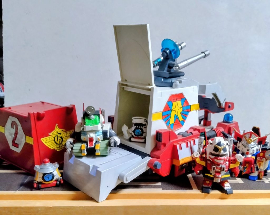 コンテナは〜消防チームしか持って無いので😅ブレイズキャノン、レスキューボール、ちーび戦士のガンファイヤーです✌️