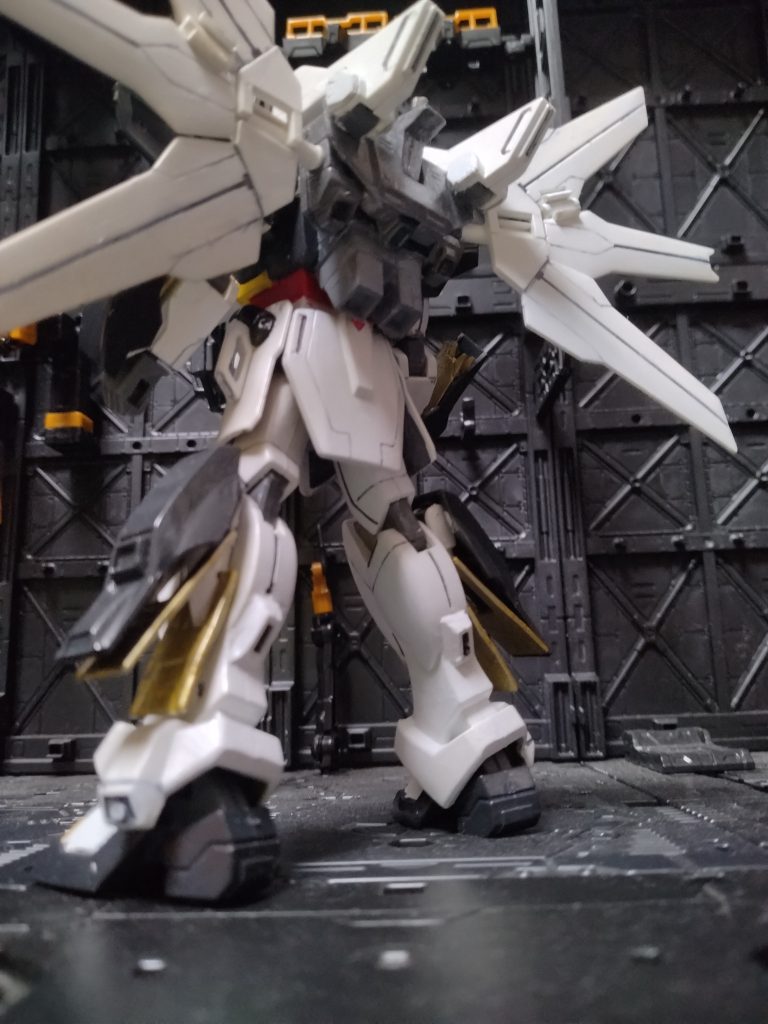 ジャンクパーツを使ってふくらはぎ部分とバーニアを改造しました(⁠｡⁠•̀⁠ᴗ⁠-⁠)⁠✧