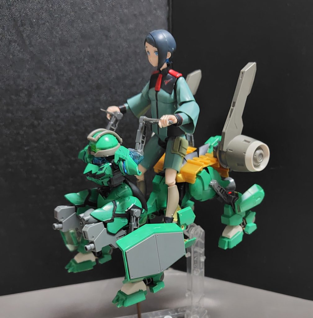 本体下部に接続部を増設したので、スタンド対応出来るようになってます。