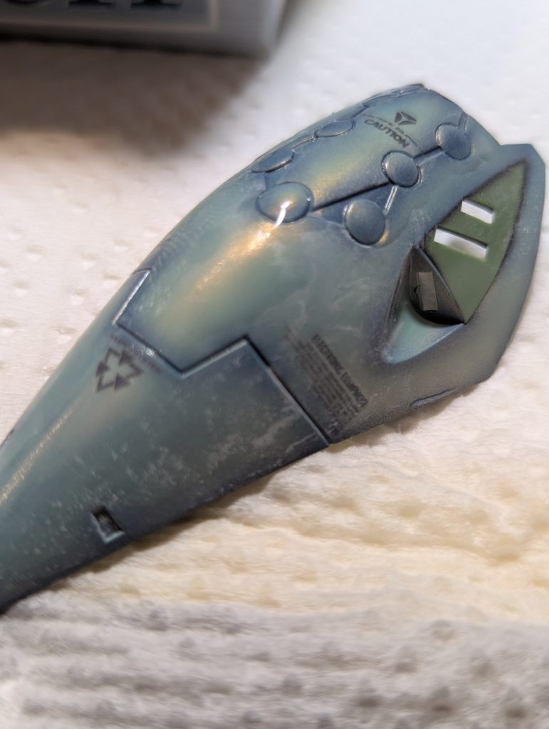 クリアカラー3回、トップコート3回やって4,000、6,000、8,000、、、10,000番と水研ぎしている工程。白く浮いてるのは表面の細かな削りカスです🐱