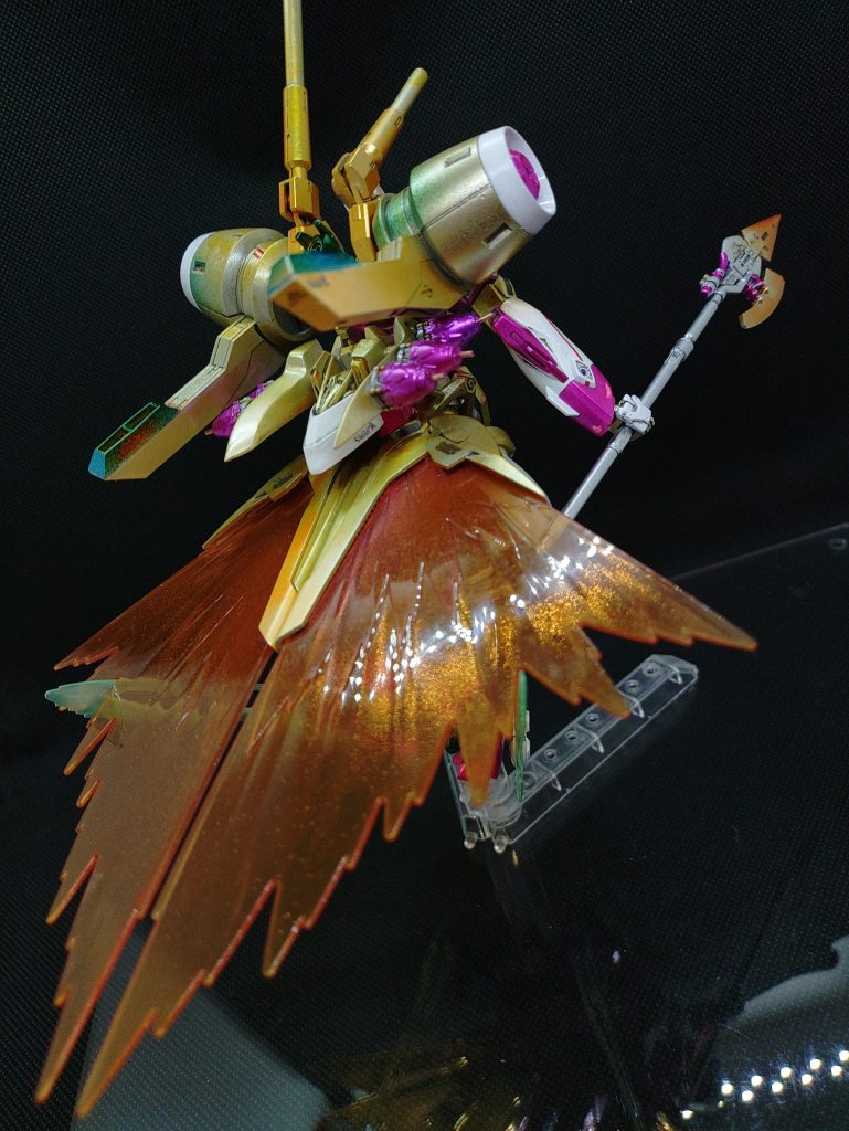 こうして光の翼を合わせると狐の尻尾に見えない?···見えない?地味に重くて翼の角度が下がる下がる(笑)