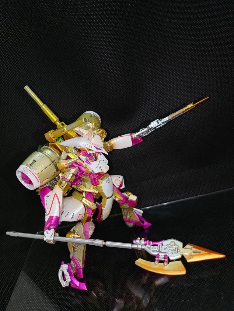 固定武装としてバオリパックのビーム砲に足ビームサーベル、手持ち武装として銃剣型ビームライフルとヒートハルバート。オプションにファンネルと遠近中全距離対応させました。使い勝手は知らないwww