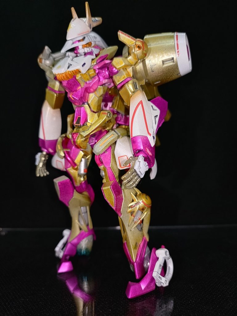 ジークアクスのスラスターの形が好かなかったので袖にしてデミファイガー作成時に残ってたバオリパックに変更!ビームサーベルは踝に位置を変えて姿勢制御兼足刀に。