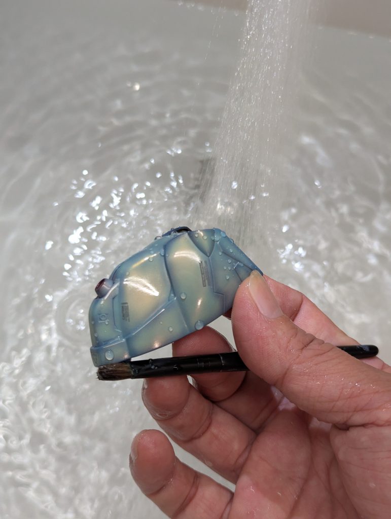 コンパウンド仕上げ目後の洗浄。本当に長い道のりでした。。磨き面の多いジオングかドムがやりやすいと思われます(*´Д`)ハァハァ笑