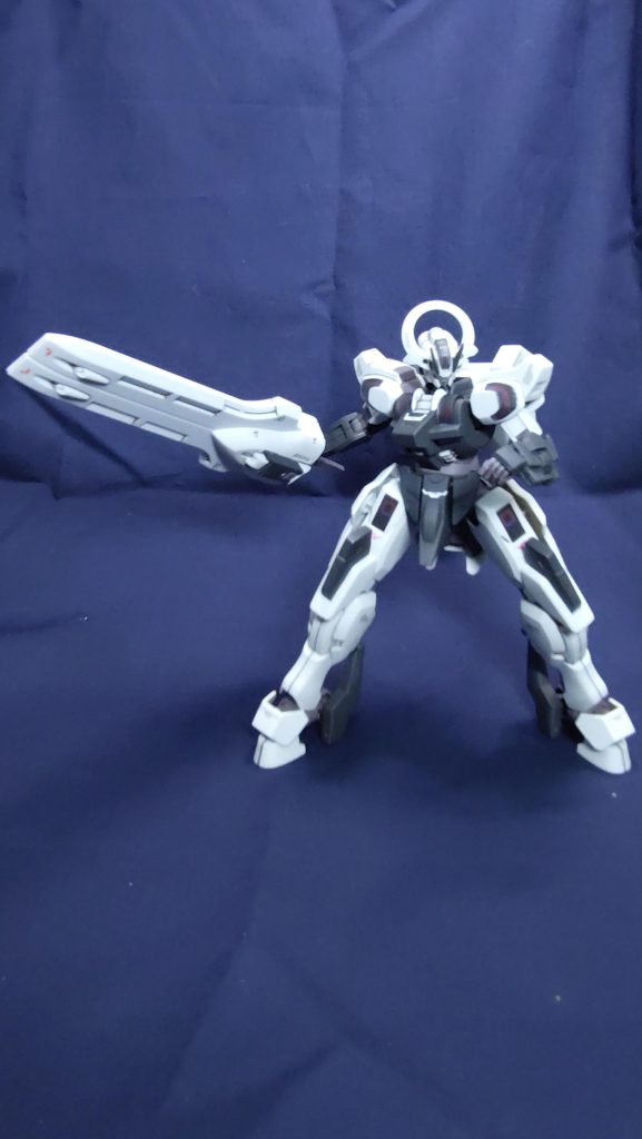 キットは素組みでアンテナのシャープ化のみ。水星の魔女汎用デカール4が出てくれないので、デカール3のダリルバルデ+ディランザを使用。いわゆるガンダムのアンテナデザインと離れたデザインということで新鮮でした。