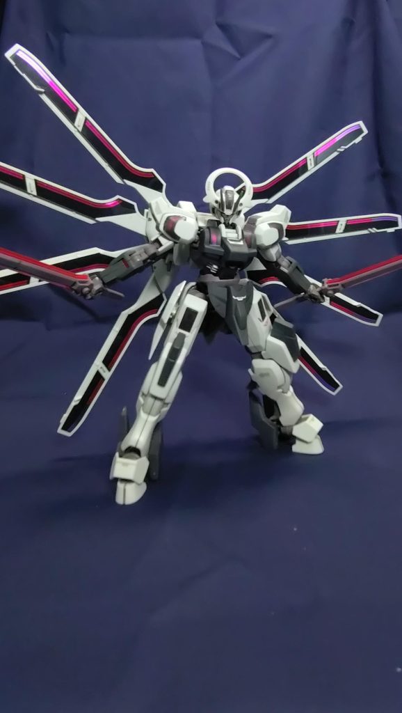 ということでハイマットフルバースト風でこんな装備にしたらパーメットスコア高すぎてラウダ君、データストームに飲まれますね・・・水星の魔女キットはだいぶ容易に購入できるようになりました。ミカエリスを買いにお店に並んで、開店と同時にダッシュしていくお兄様方を見て、色々考えさせられた時期もありましたが、なんちゃって改造できるようになってまずは良かったと思います。拙い作品でしたが、最後までお読み頂きありがとうございました。