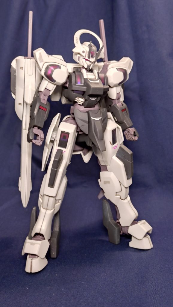 放映時に購入できたのですが、その後しばらくして再販品も購入できたので、誰もが考えるなんちゃって改造の「ダブルガーディアン」としました。背負いもののバランスが良くなりました(笑)