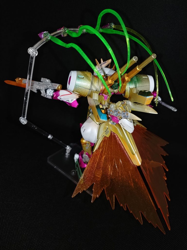 ファンネルの勢いが表現できてたらいいなぁ···キュベレイのエフェクトはプレバン(非加入)&お高い&売ってない(´・ω・`)