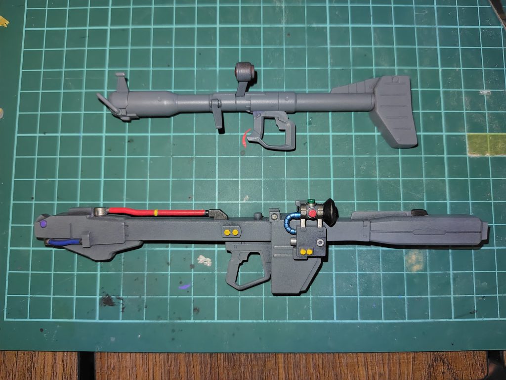 バズーカーと並べると大きさが際立つ(iori_sei)