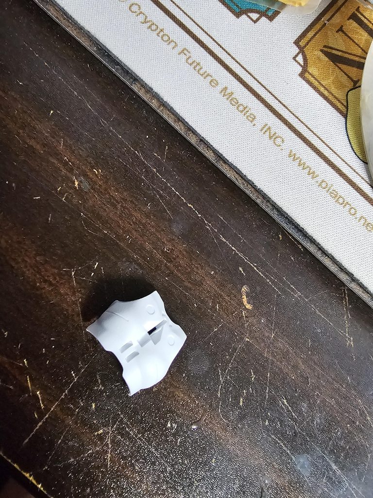 とあるパーツです。どことは申し上げませんがセンシティブな内容になりかねないので皆様のご想像にお任せいたします。前回の写真とよく見比べて頂ければ紳士の皆様はお気づきになるかもしれません😌🎩✨