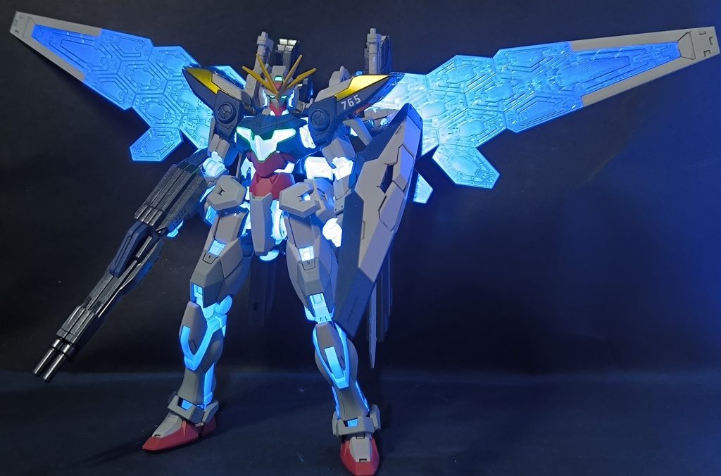 今回の改修において追加したかった要素として、フレームに蛍光クリアをコートすることでスタービルドストライクのRGシステムを再現しましたビルドファイターズリアタイしてた頃から憧れていたので10数年経って再現できて感無量です