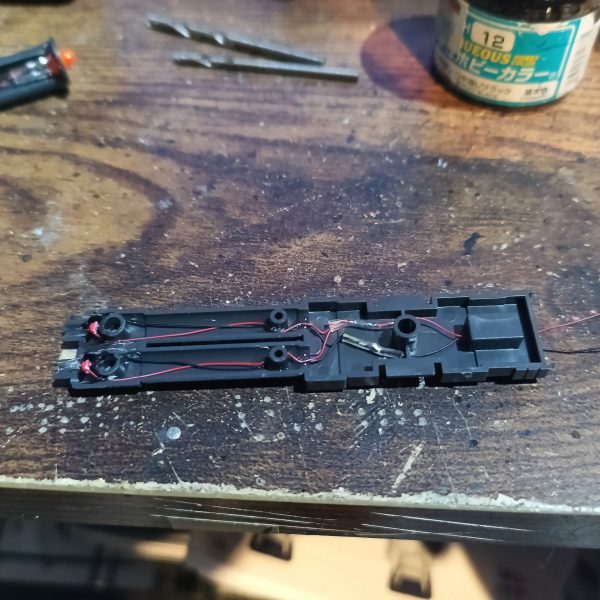 ガンターレットは6個入れるのが面倒になったので砲弾タイプ1灯で誤魔化す事に😅💦💦2連ビームキャノンは肩まで配線済‼️👍（5枚目）