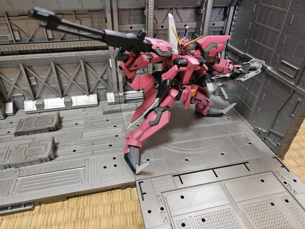 腰にロール機構を入れたのでストライク撃ちができます、でも本編でイージスが腰を回していた記憶はない。もともと無いのかな😅