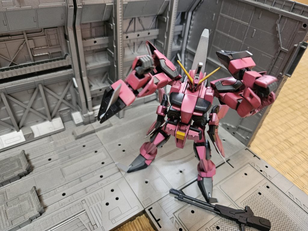 手首に回転機構を入れたので回転させて