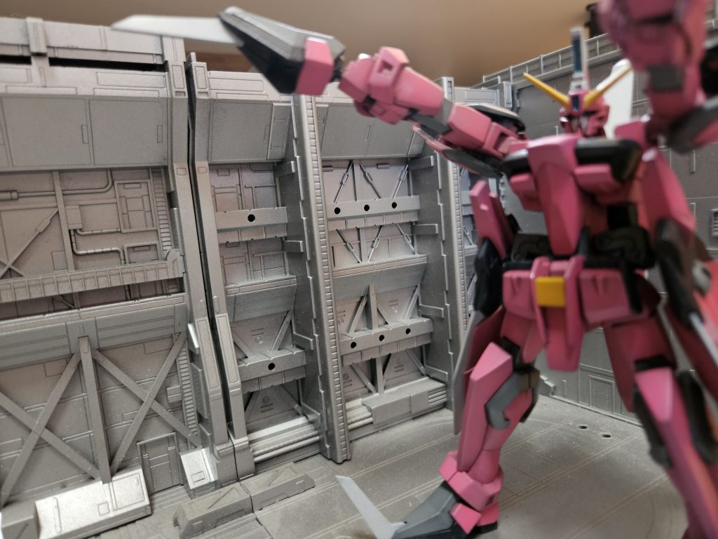 畳むと手の完全変形完了ここの手首差し替えが気に食わなかった