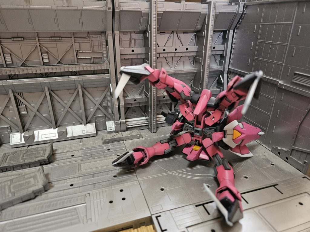 スキュラ発射のクパァ形態サイドスカートのアームが長い気がしたので少し幅つめ