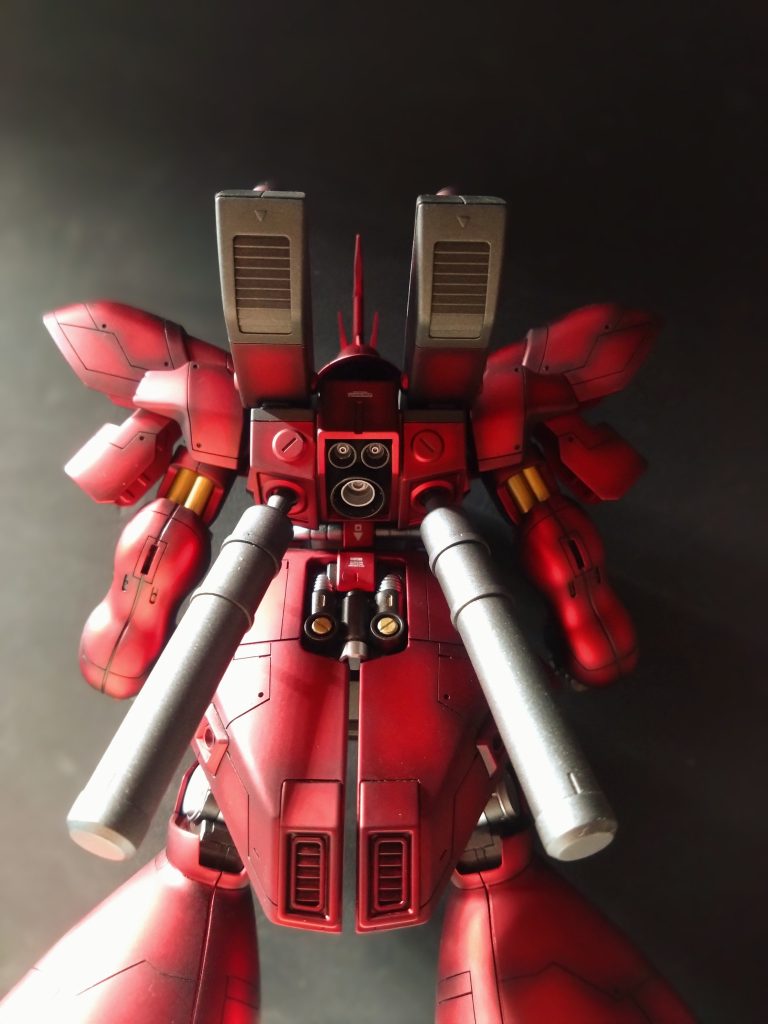 背面プロペラントタンクが少し短かったので市販のプロペラントタンクを少々改造し長さを調整し取り付けました