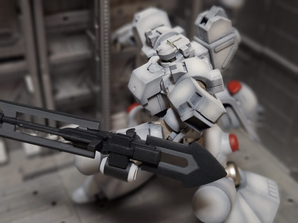 この段階で滑腔砲に放熱を兼ねたカーボンブレードが増設されている他、刺突用のカーボンカタールも増設されているあまり使用頻度が多くなかった為に後継機ではオミットされている