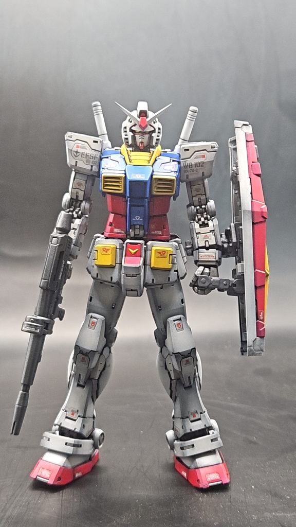 今回も黒立ち上げのグラデーション塗装です❗外装の白は少し暗めに調色しました❗外装はガイアカラーのNAZCAシリーズ使ってみました。落ち着いたトーンでとても気に入りました😊