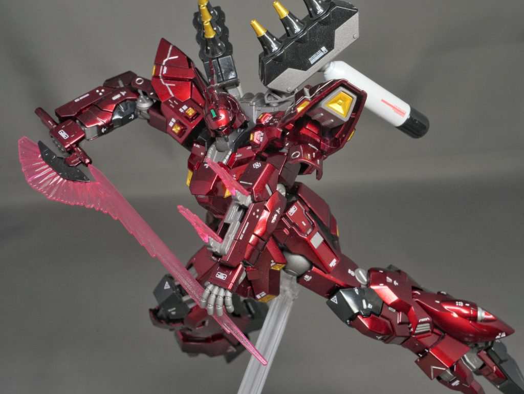 ちなみにこのキット、オールKPS関節を使った、ポリキャップレスキット。造形の細かさ、合わせ目の出ない分割(ライフルとプロペラントタンクくらい)、腕や脚部のフレーム構造・・・確かにムーンガンダム(とバルギル)は現代HGガンプラの祖にあたる名キット!