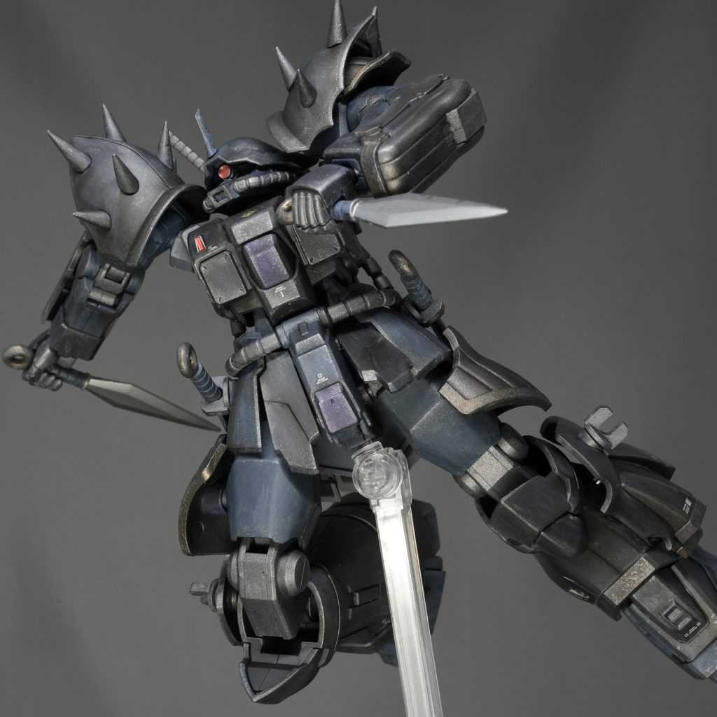 ちなみに今回初めて肩のスパイク延長加工を行いました。普通のザクとかなら、スパイクの先が丸くてもあまり気にならない質ですが、このイフリート・ナハトはスパイクが細かい上に本数も多いので先が丸いとまるで足つぼマッサージ機・・・